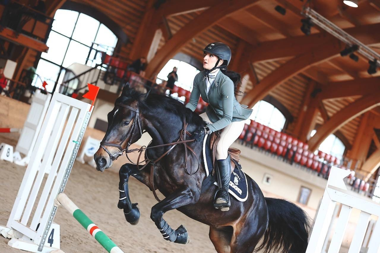 Фотосессия с лошадью в коншне в Москве