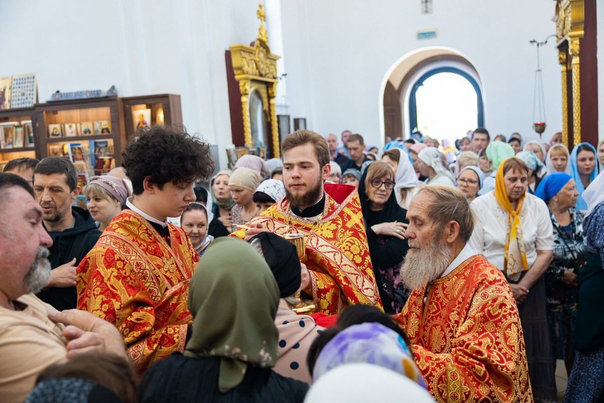 Архиерейское Богослужение в Неделю 4-ю по Пятидесятнице. Саратовское Северо-Западное благочиние