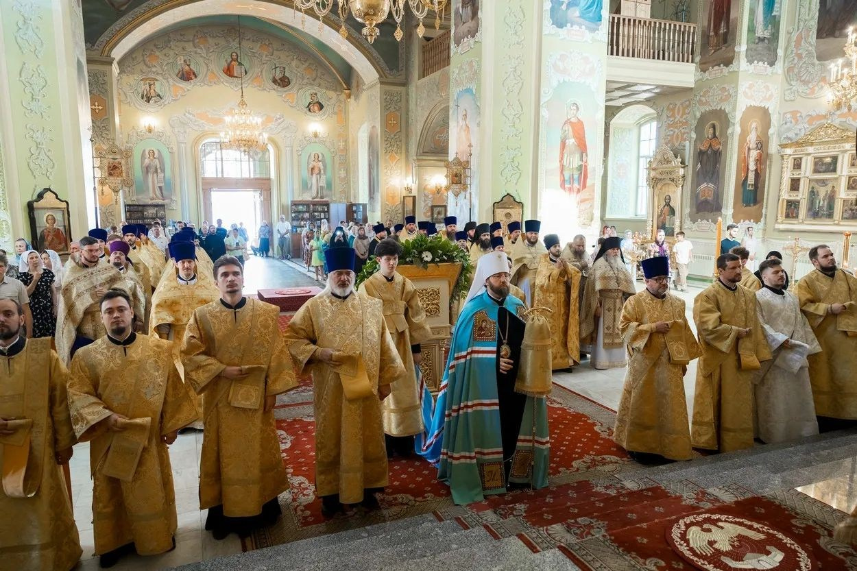 В ПОКРОВСКОМ СОБОРЕ САРАТОВА СОСТОЯЛОСЬ СОБОРНОЕ АРХИЕРЕЙСКОЕ БОГОСЛУЖЕНИЕ. Саратовское Северо-Западное благочиние