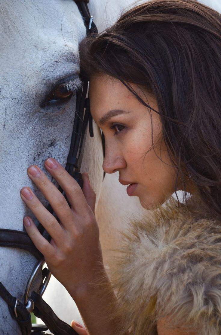 Девушка и лошадь. Фотограф в Екатеринбурге Юлия Ташлыцкая