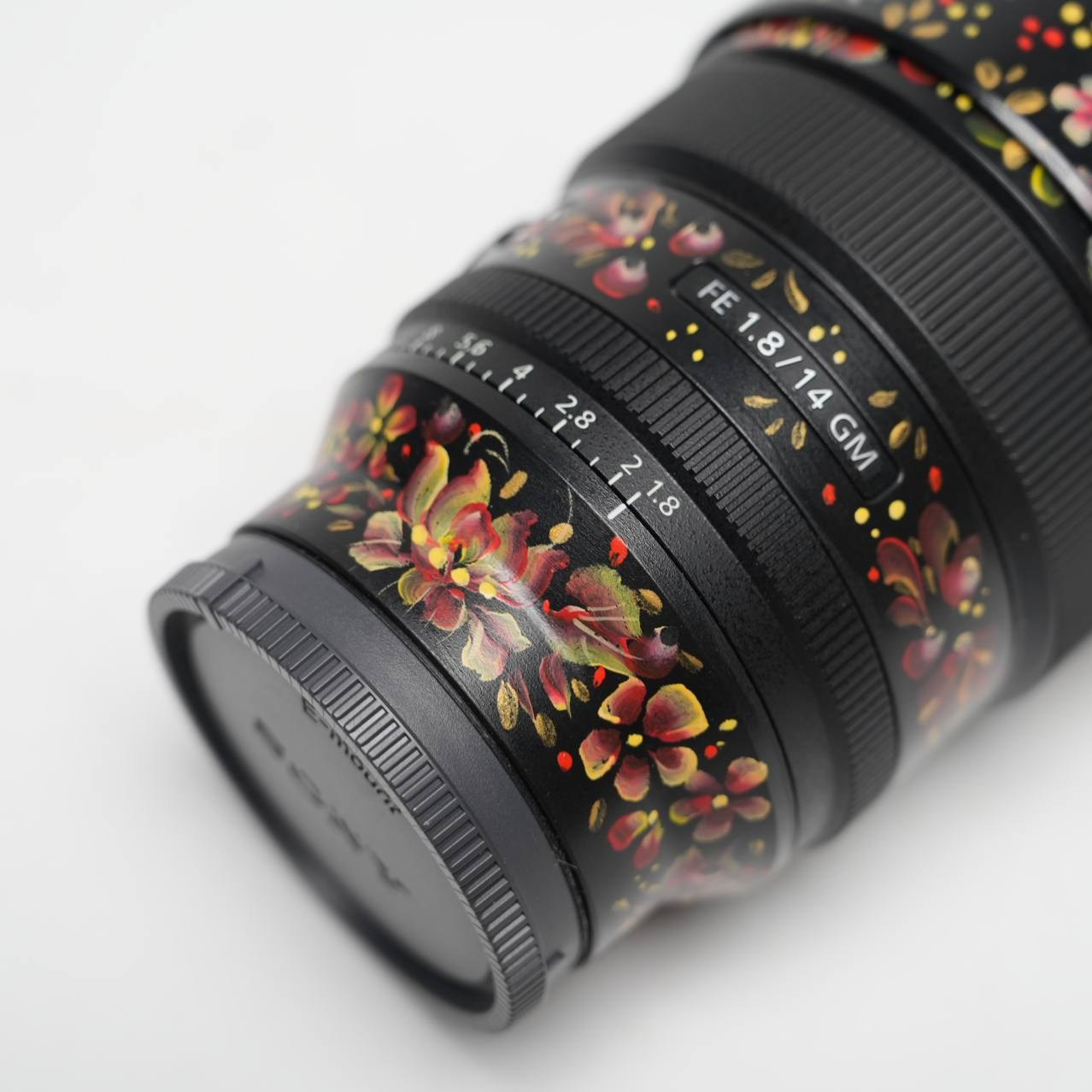 Sony 14 mm f 1,8 GM «Алый цветок». Фото и уникальный кастом объективов