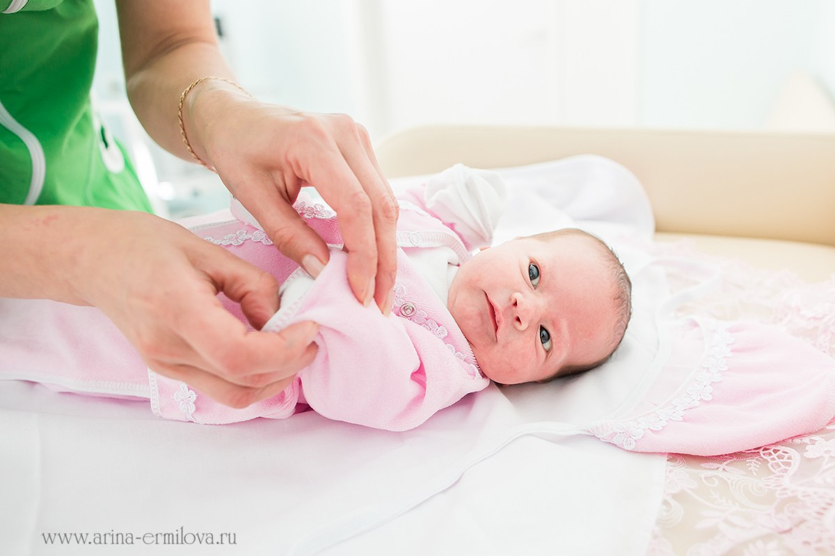 Выписка из роддома. Репортажный, семейный и детский фотограф в Пензе и Заречном Арина Ермилова. Картины барельеф на заказ