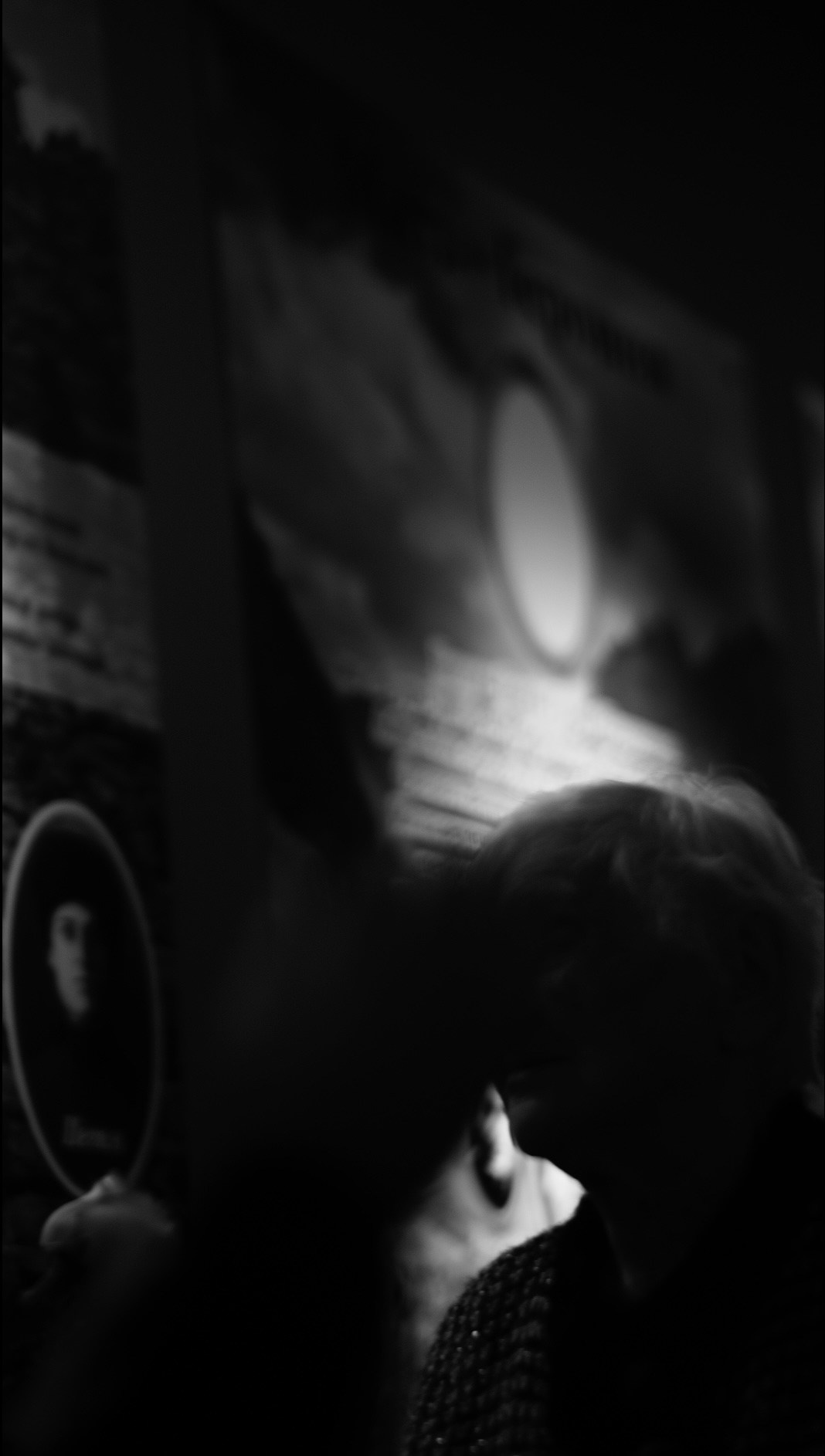 Ничего не было видно и приходилось прислушиваться. Художественная группа «Нежные Бабы»