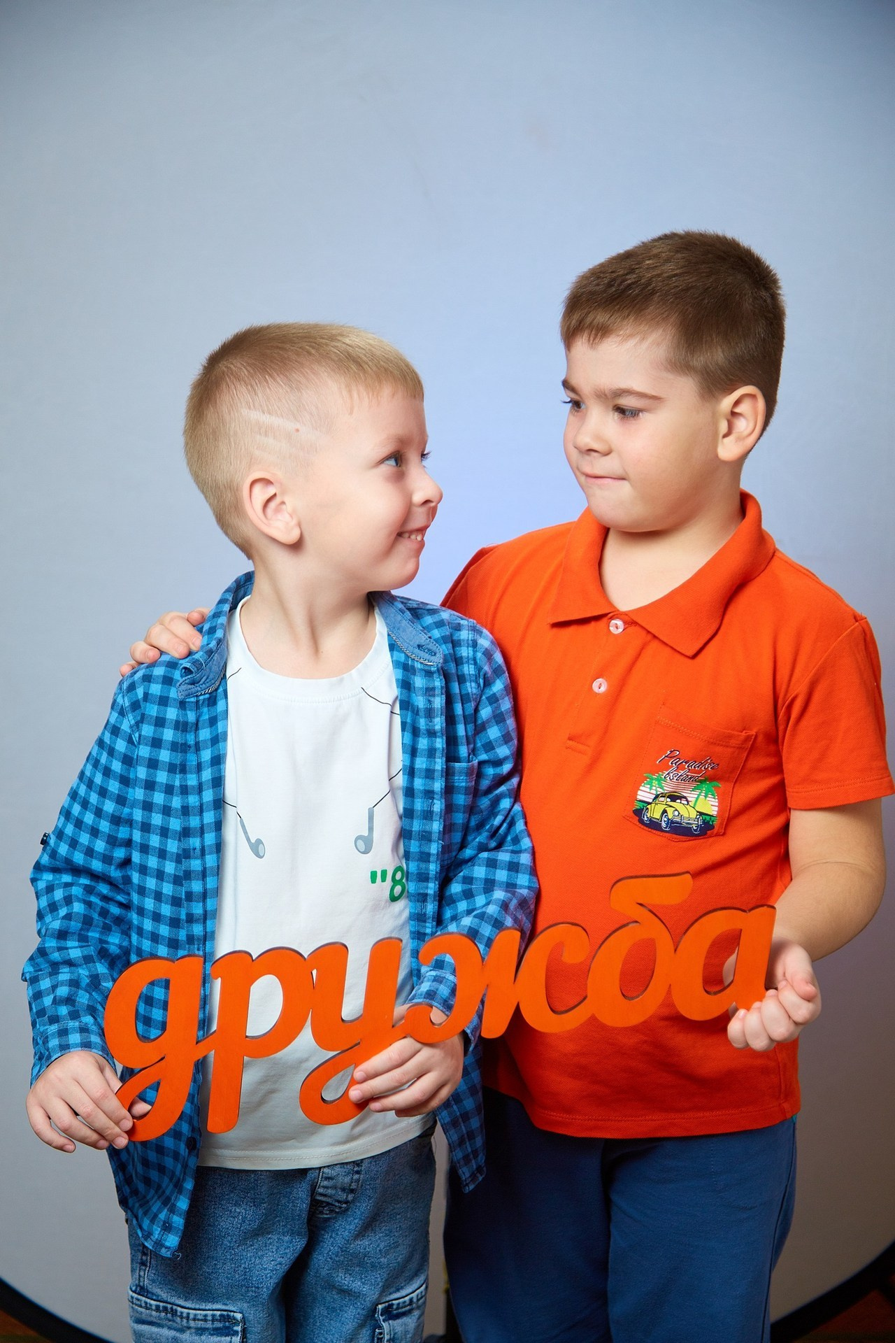 Отзывы о работе фотографа для школы и детского сада в Новосибирске. Выпускной альбом Новосибирск