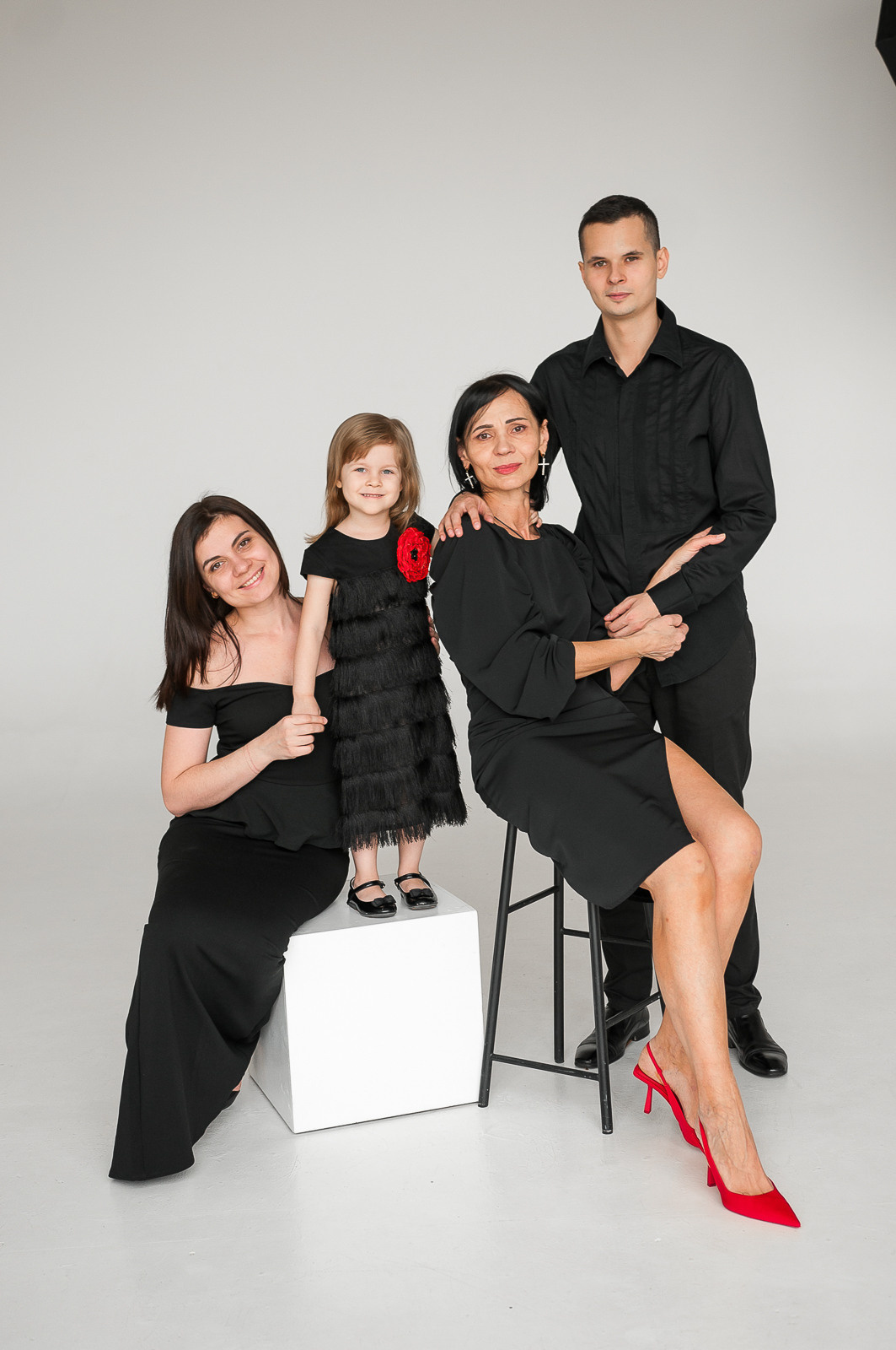 Family photoshoot_Марина, Даша, Андрей и Эмилия. Свадебный и семейный фотограф в Минске Яна Новак