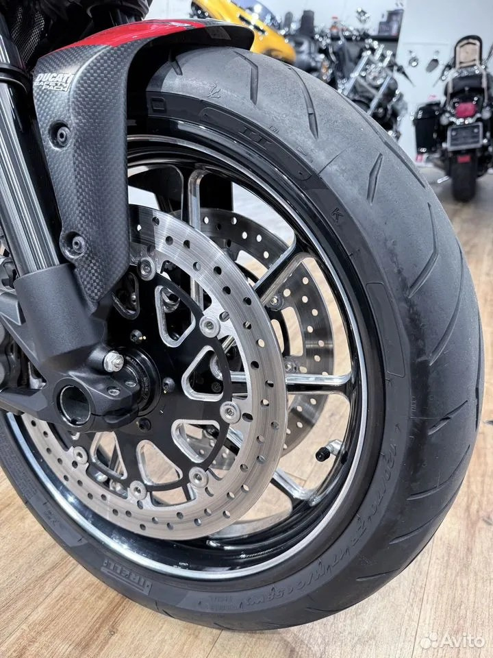 Купить 2016 Ducati Diavel Red Carbon — подробнее на сайте. Hello Davidson, Москва. Только хорошие мотоциклы…