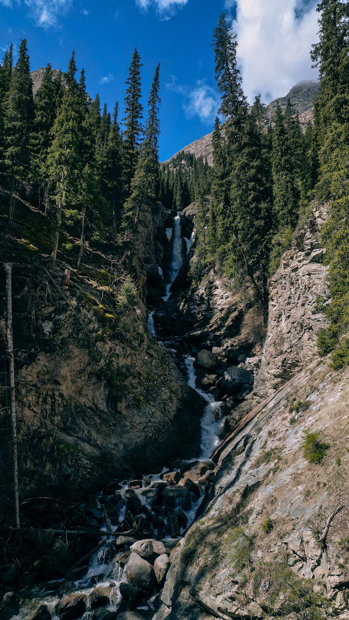 Кыргызстан. Человек с фотокамерой