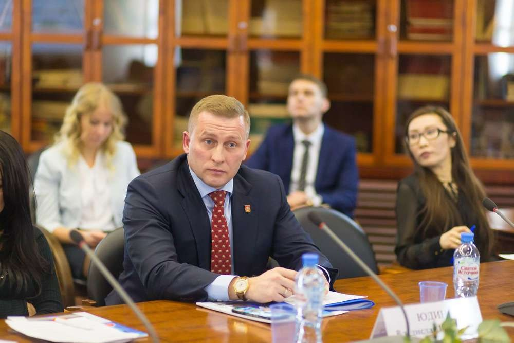 Профессиональная фотосъемка для официальных встреч и форумов | Репортажная фотосъемка для конференций и переговоров