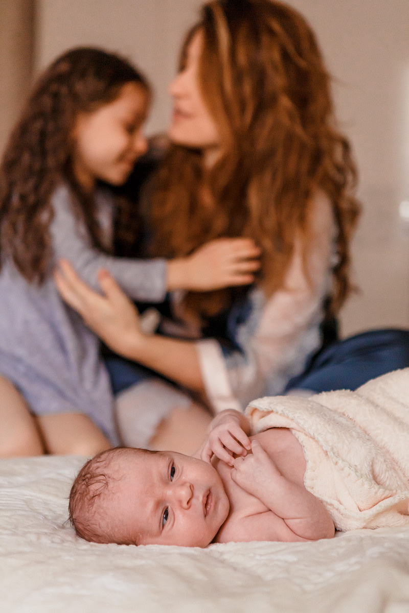 Ньюборн съемка, фото младенцев дома, домашние фотосессии