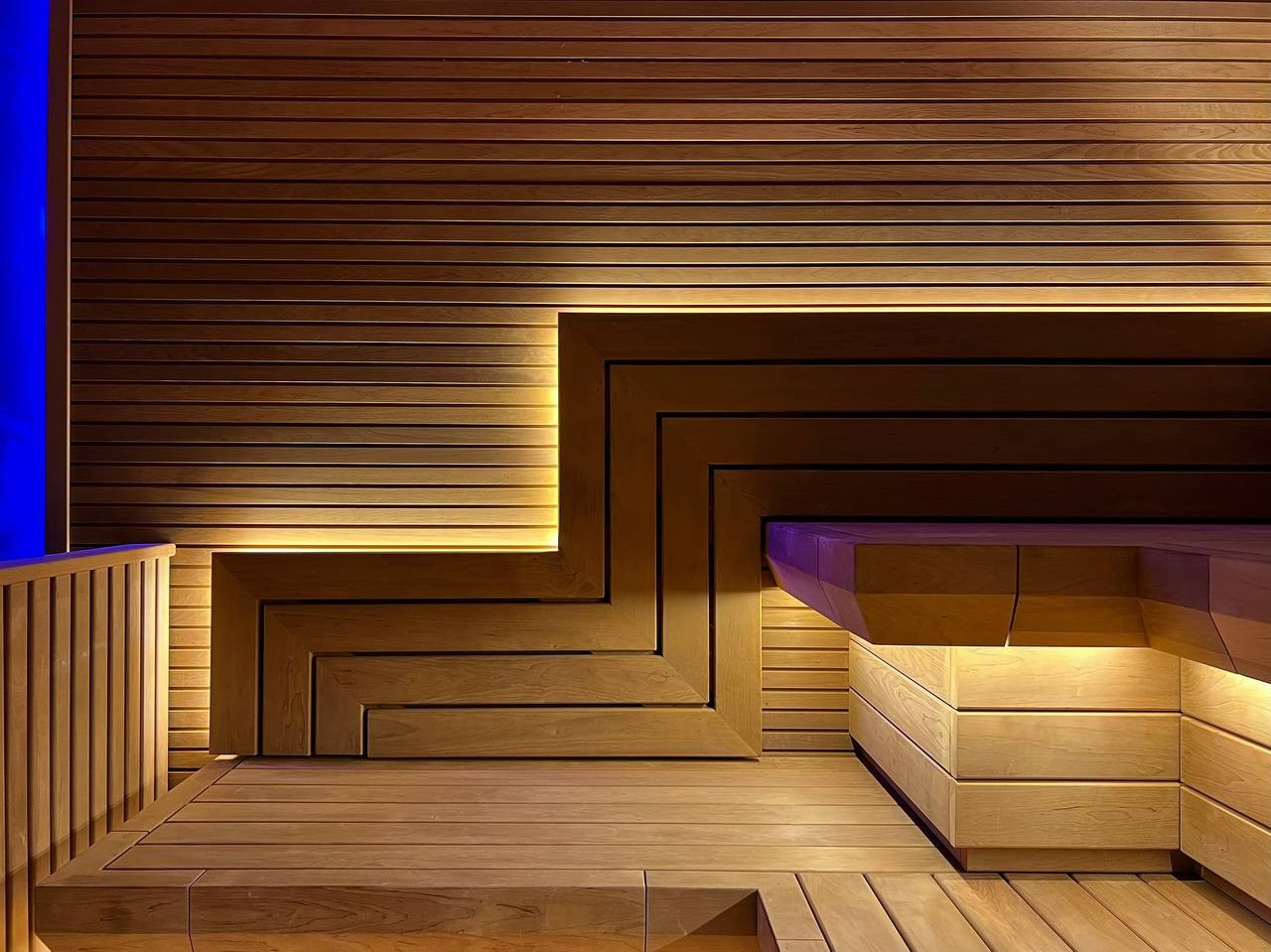 Сауна в Encore Fitness по проекту наших коллег из MBSaun. Симметрия, строгие линии, столярные элементы и щипотка роскоши. SaunaTopMasters