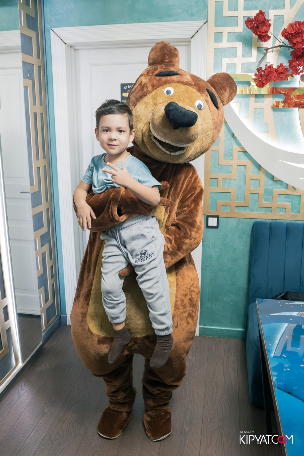 УХО И МЕДВЕДЬ НА ГАГАРИНА. КИПЯТКОМ АЛМАТЫ!