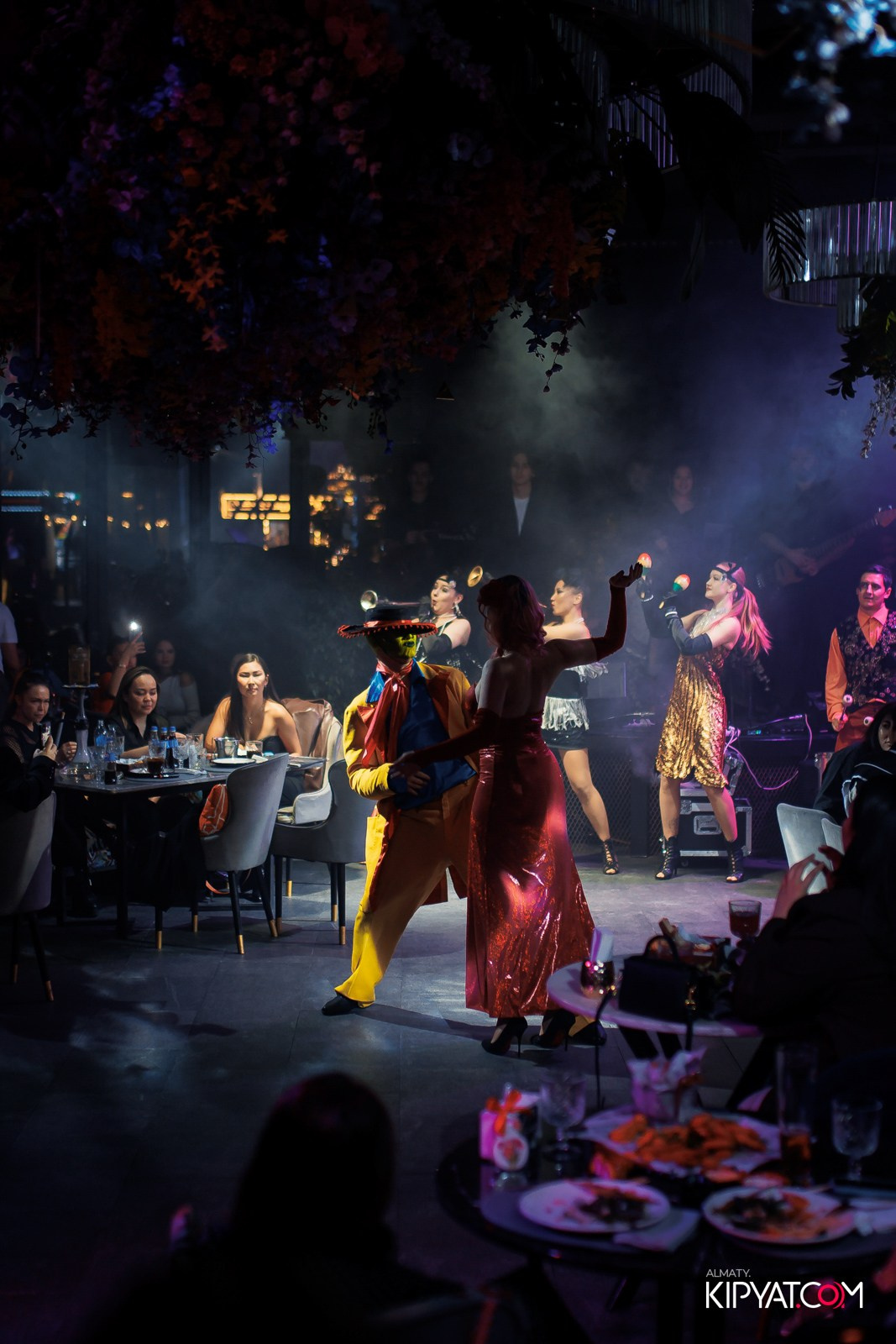 FRIENDS BAR & TERRACE. КИПЯТКОМ АЛМАТЫ!