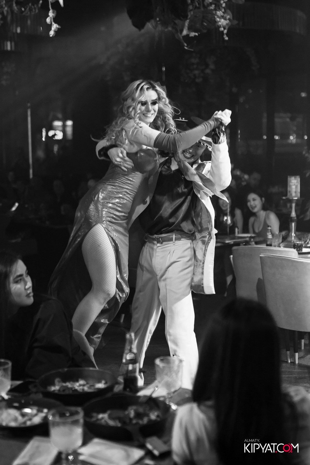 FRIENDS BAR & TERRACE. КИПЯТКОМ АЛМАТЫ!