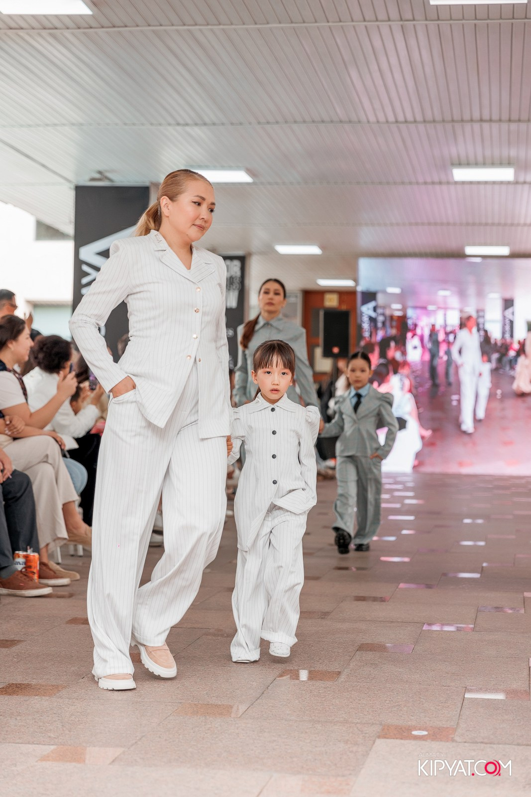 JUNIOR FASHION SHOW. КИПЯТКОМ АЛМАТЫ!