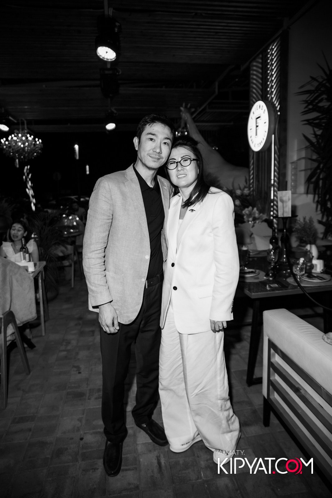 FRIENDS BAR & TERRACE. КИПЯТКОМ АЛМАТЫ!