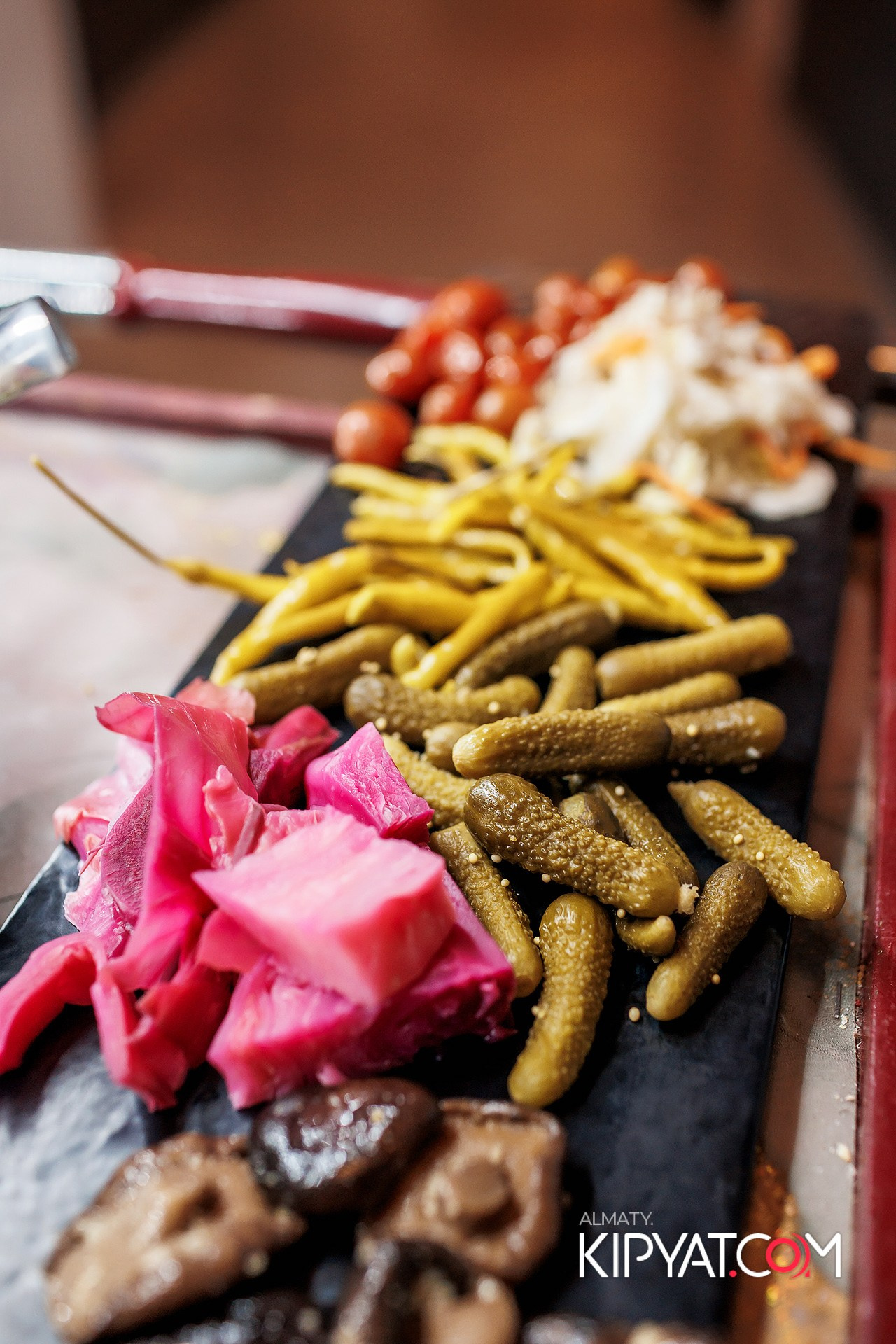 Ухо и Медведь на Курмангазы. КИПЯТКОМ АЛМАТЫ!