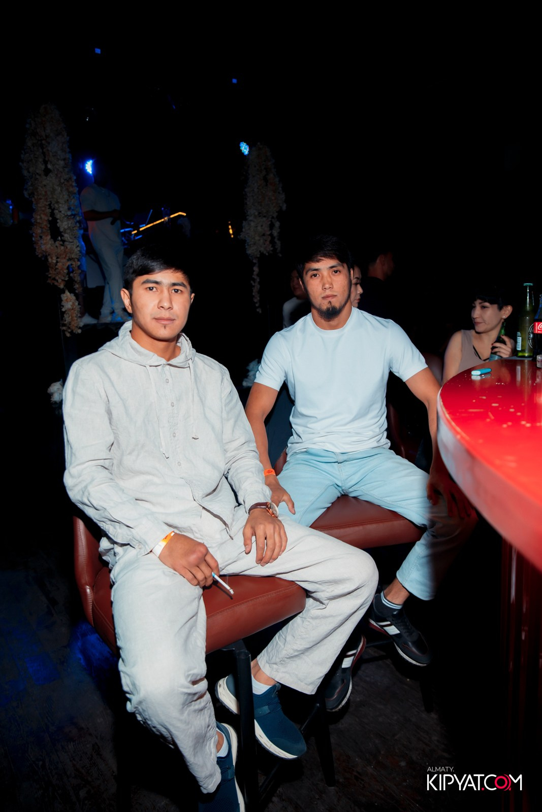 UYAT EMES BAR. КИПЯТКОМ АЛМАТЫ!