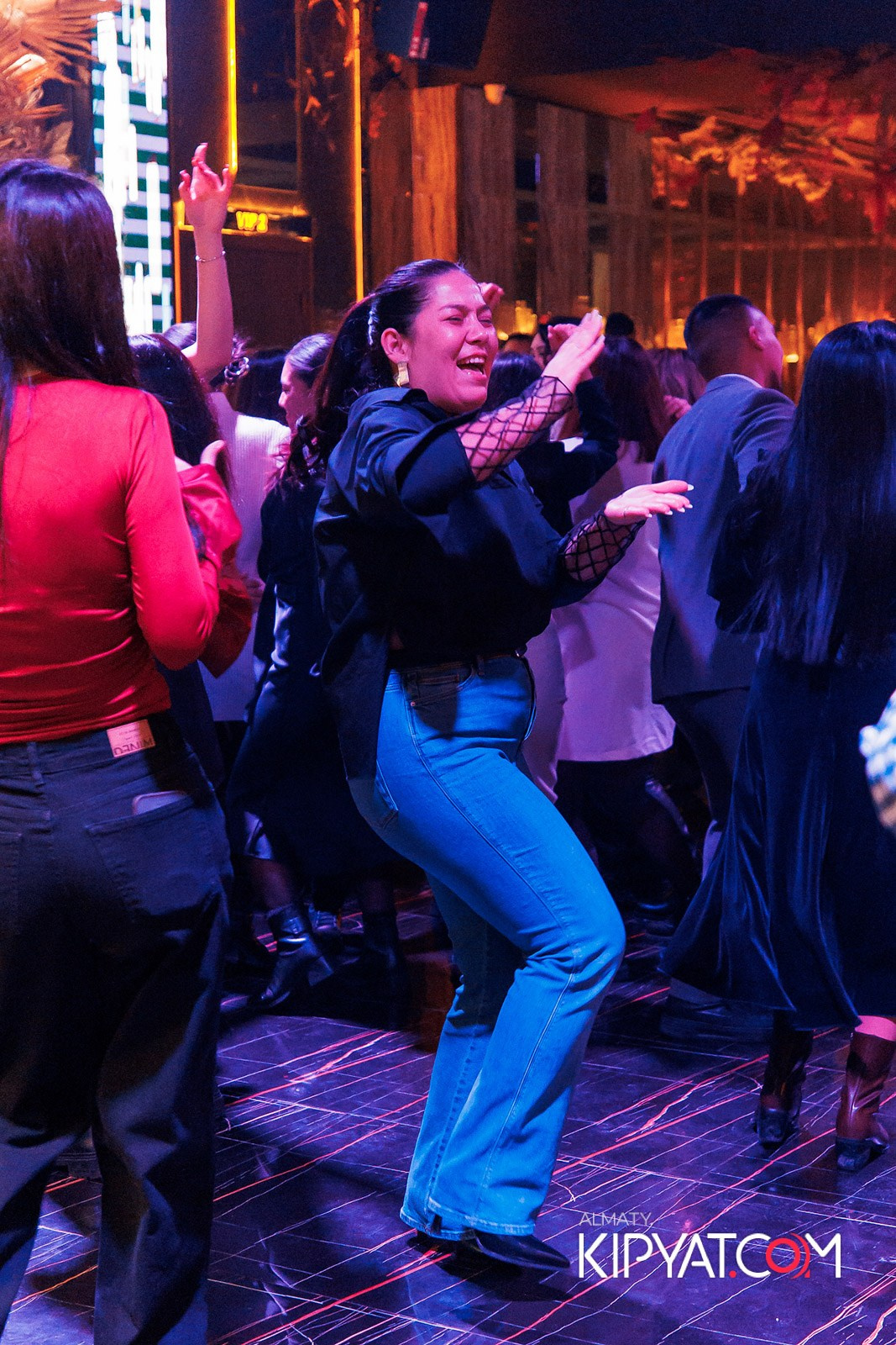 БАР ПАНАЕХАЛИ НА ДОСТЫК. КИПЯТКОМ АЛМАТЫ!