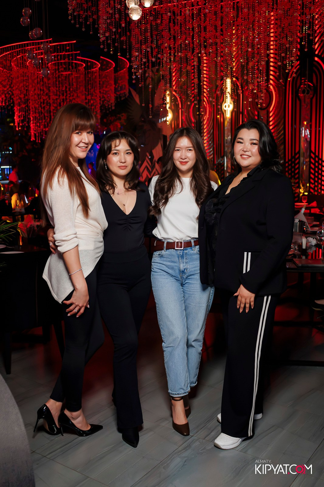FRIENDS BAR & TERRACE. КИПЯТКОМ АЛМАТЫ! Фотосъемка мероприятий в Алматы