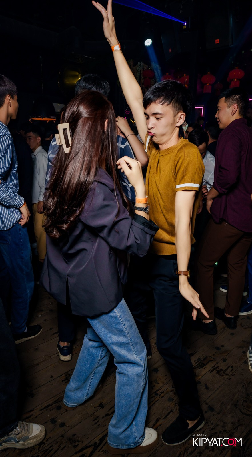 UYAT EMES BAR. КИПЯТКОМ АЛМАТЫ!