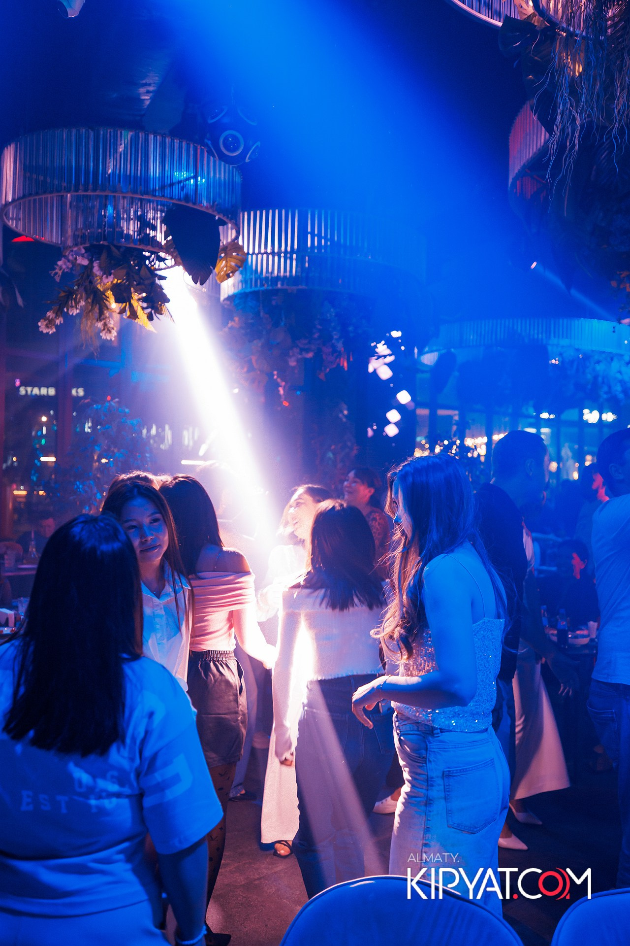 Friends bar & terrace. КИПЯТКОМ АЛМАТЫ!
