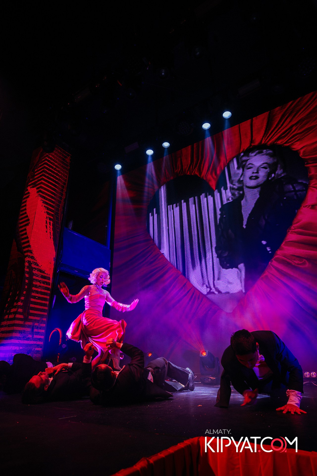 QUEEN. КИПЯТКОМ АЛМАТЫ!