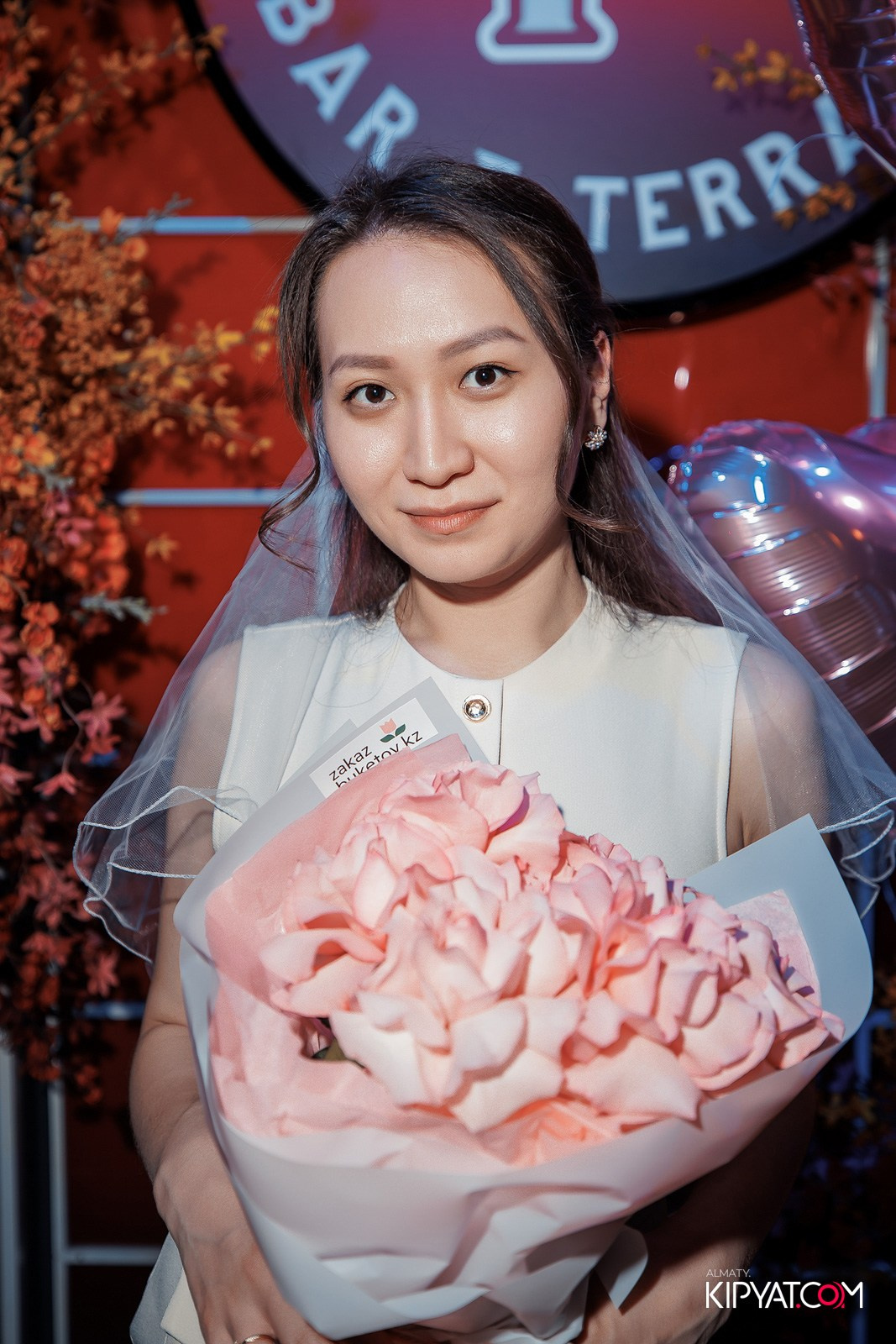 FRIENDS BAR & TERRACE. КИПЯТКОМ АЛМАТЫ!