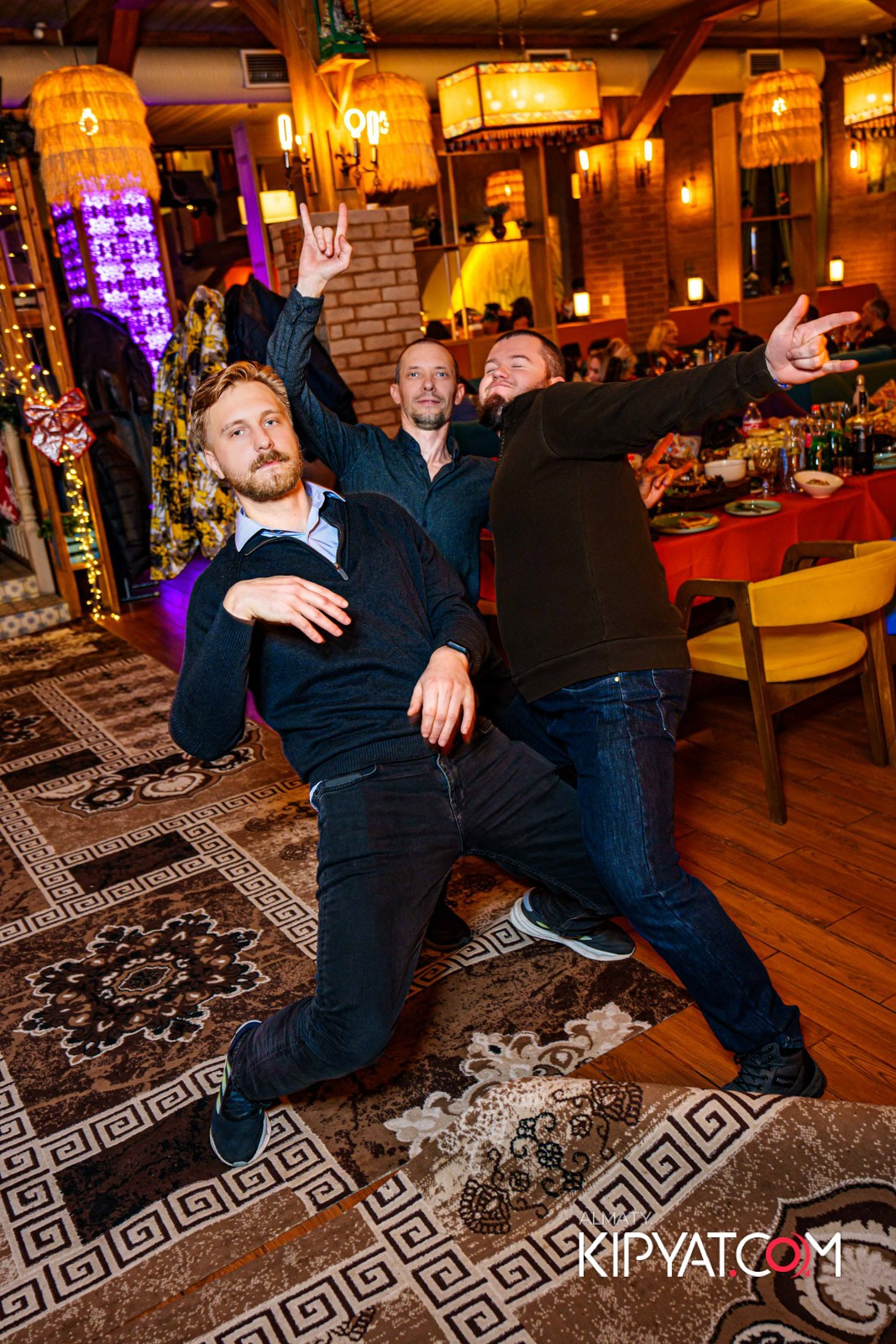 ГРУЗИНСКИЙ ДВОР НА КАБАНБАЙ БАТЫРА. КИПЯТКОМ АЛМАТЫ!