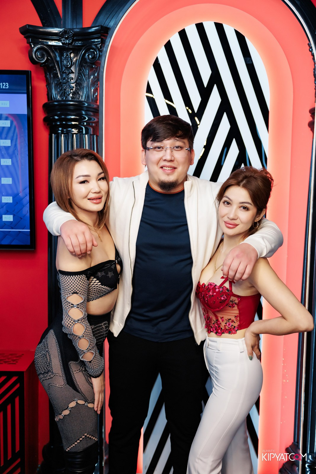 ЗАЯ, НА БИС. КИПЯТКОМ АЛМАТЫ!