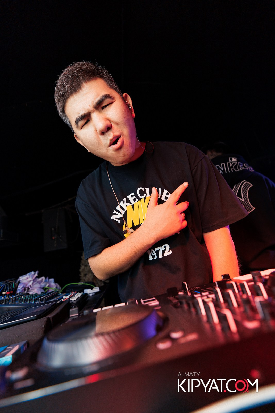 UYAT EMES BAR. КИПЯТКОМ АЛМАТЫ!