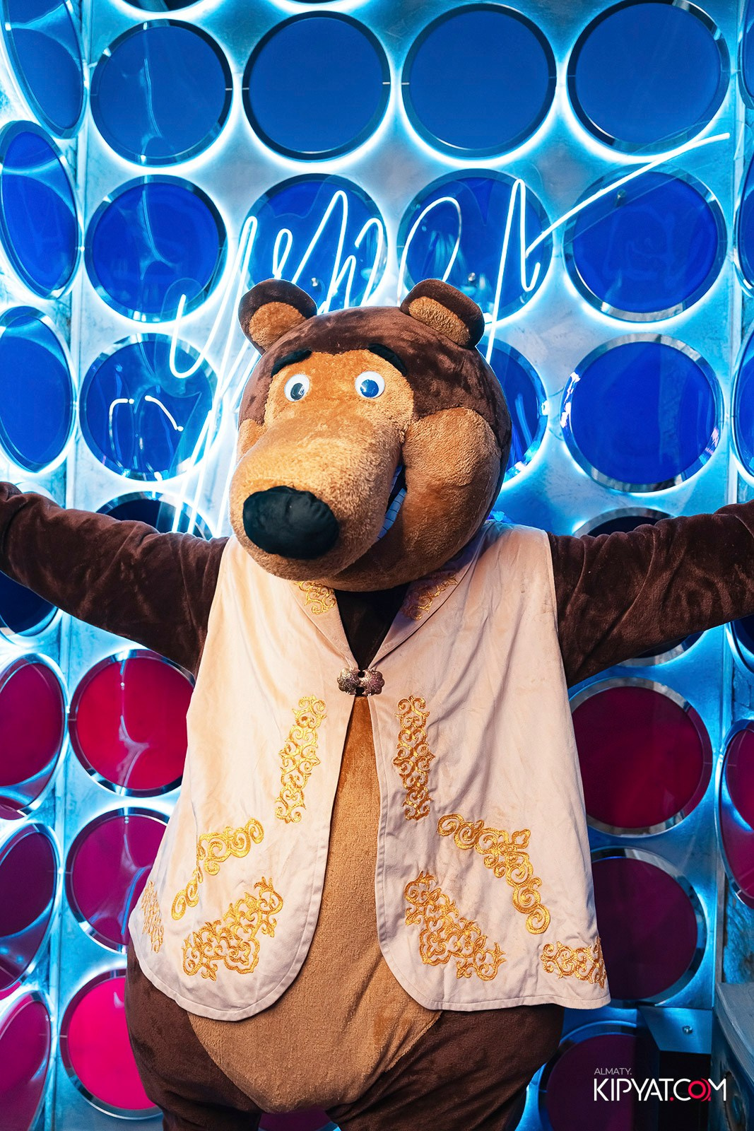 УХО И МЕДВЕДЬ НА ГАГАРИНА. КИПЯТКОМ АЛМАТЫ!