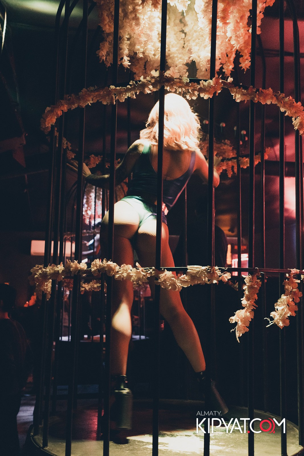 UYAT EMES BAR. КИПЯТКОМ АЛМАТЫ!