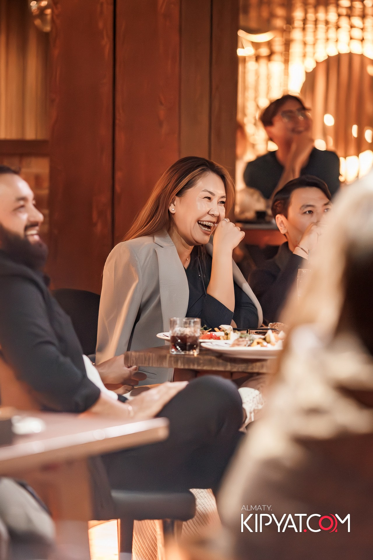 СОЛЬНЫЙ СТЕНДАП КОНЦЕРТ АЛЕКСАНДРА МЕРКУЛЬ. КИПЯТКОМ АЛМАТЫ!