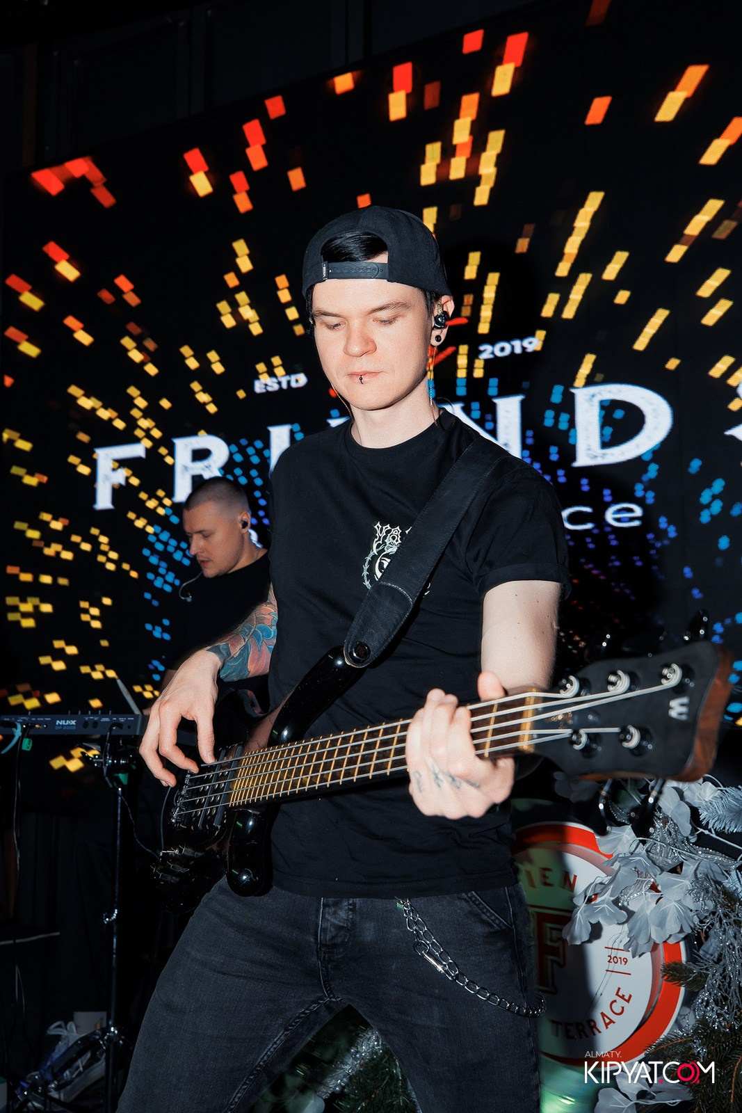 FRIENDS BAR & TERRAACE. КИПЯТКОМ АЛМАТЫ!