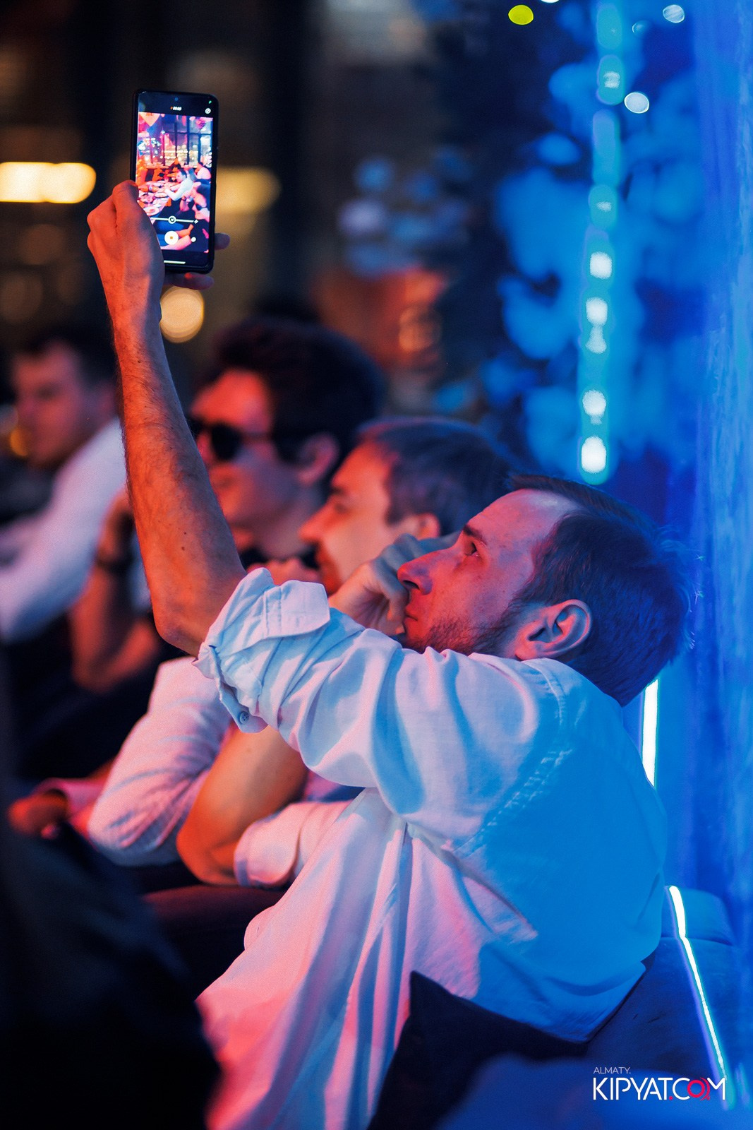 FRIENDS BAR & TERRACE. КИПЯТКОМ АЛМАТЫ!