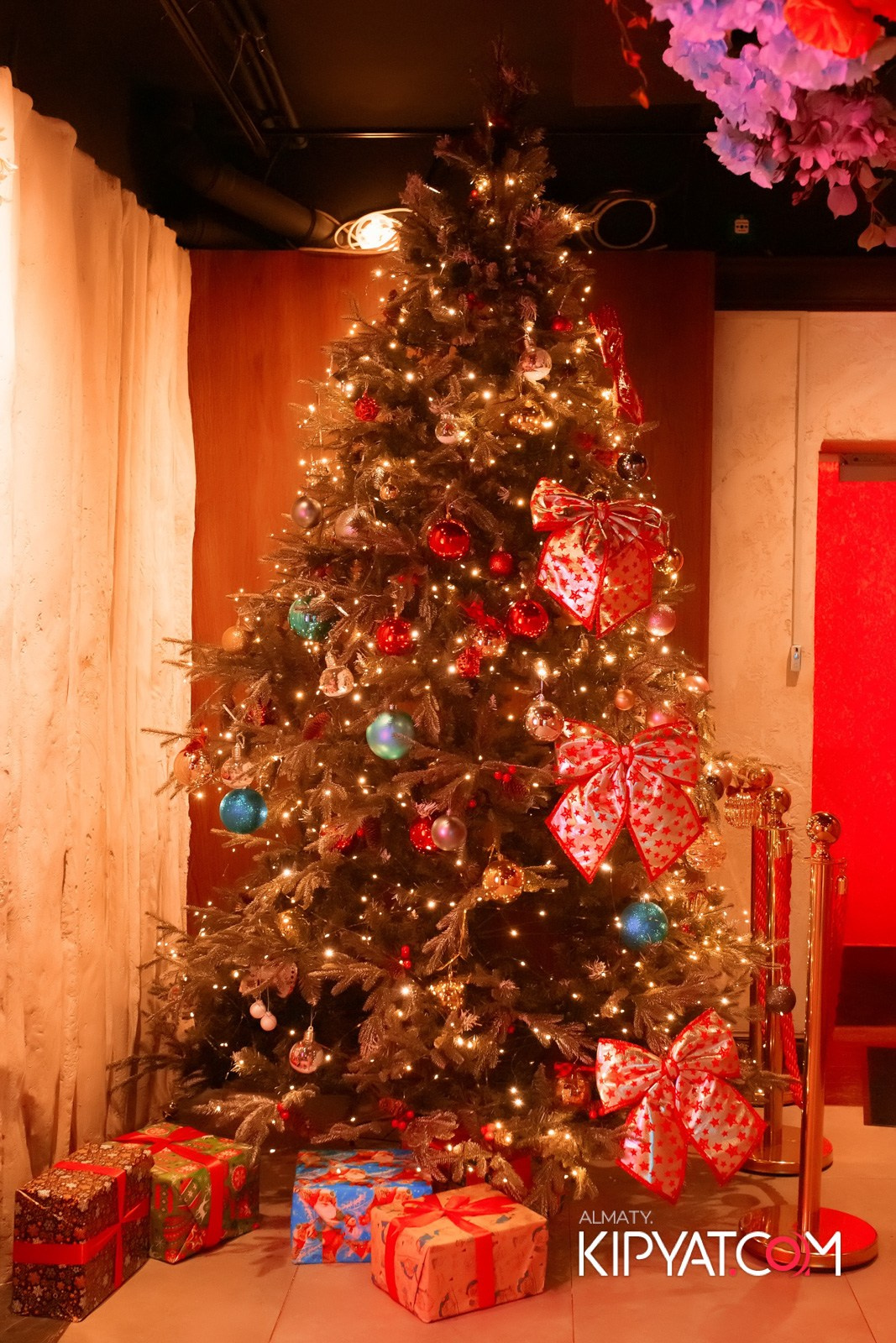 SPACE LOUNGE BAR. КИПЯТКОМ АЛМАТЫ!