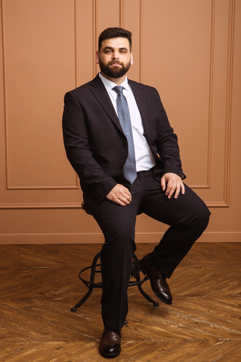 Студийный мужской портрет для выпускников медицинского университета. Фотографы в городе Волгограде — Людмила Агеева и Алексей Околелов