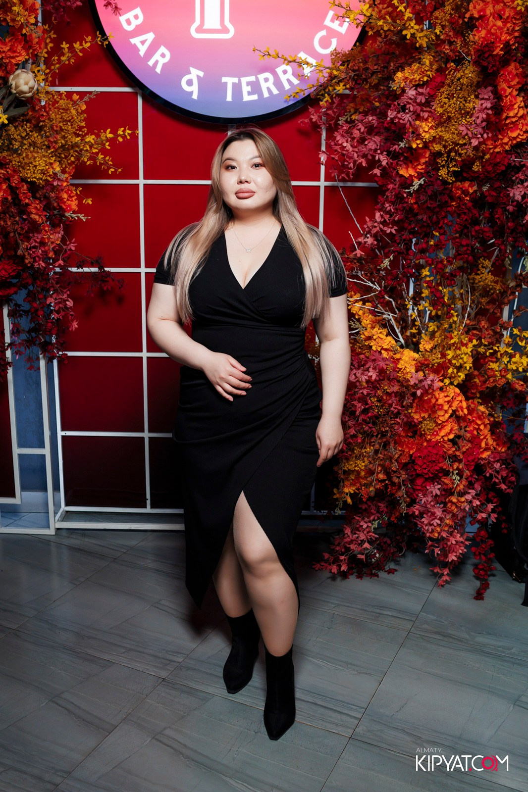 FRIENDS BAR & TERRACE. КИПЯТКОМ АЛМАТЫ!