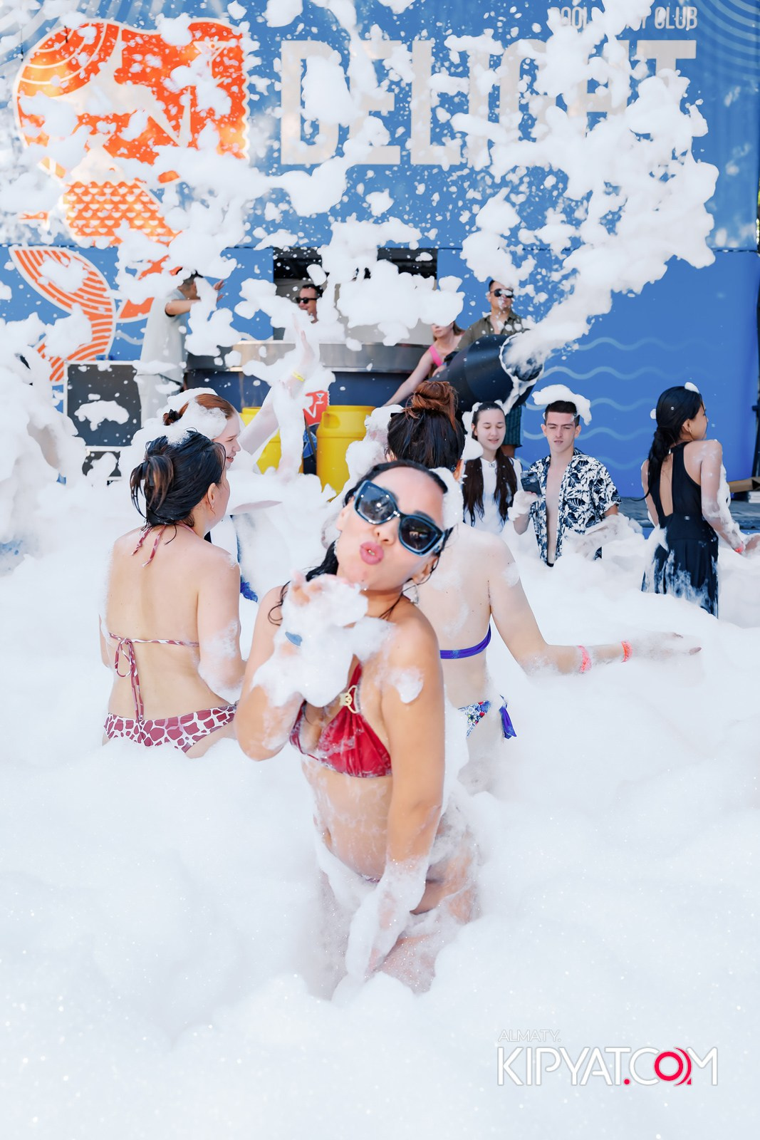 ПЕННАЯ ВЕЧЕРИНКА/ДЫМОВОЕ ШОУ/БАССЕЙН DELIGHT POOL. КИПЯТКОМ АЛМАТЫ!