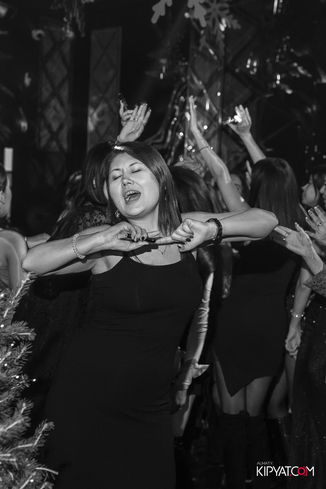 MOOD KARAOKE & TERRACE. КИПЯТКОМ АЛМАТЫ!