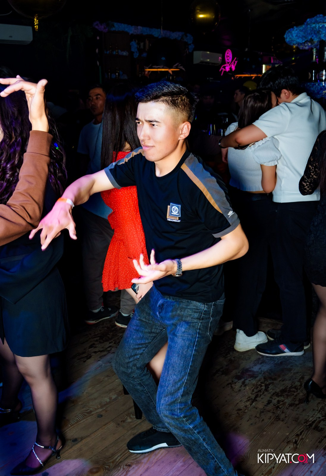 UYAT EMES BAR. КИПЯТКОМ АЛМАТЫ!