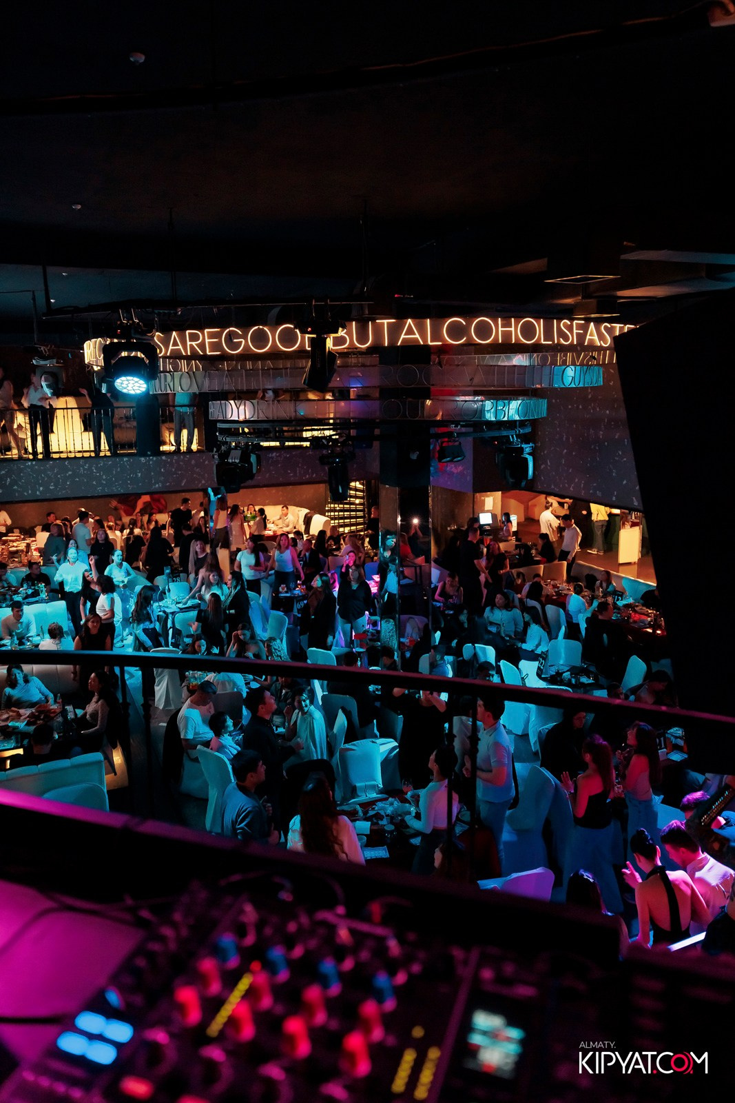 МУЗЫКАЛЬНОЕ ЛОТО В HIT RETRO. КИПЯТКОМ АЛМАТЫ! Фотосъемка мероприятий в Алматы