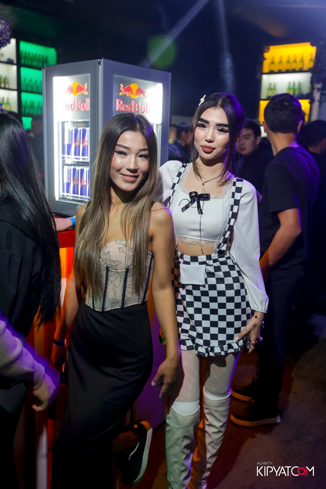 UYAT EMES BAR. КИПЯТКОМ АЛМАТЫ!