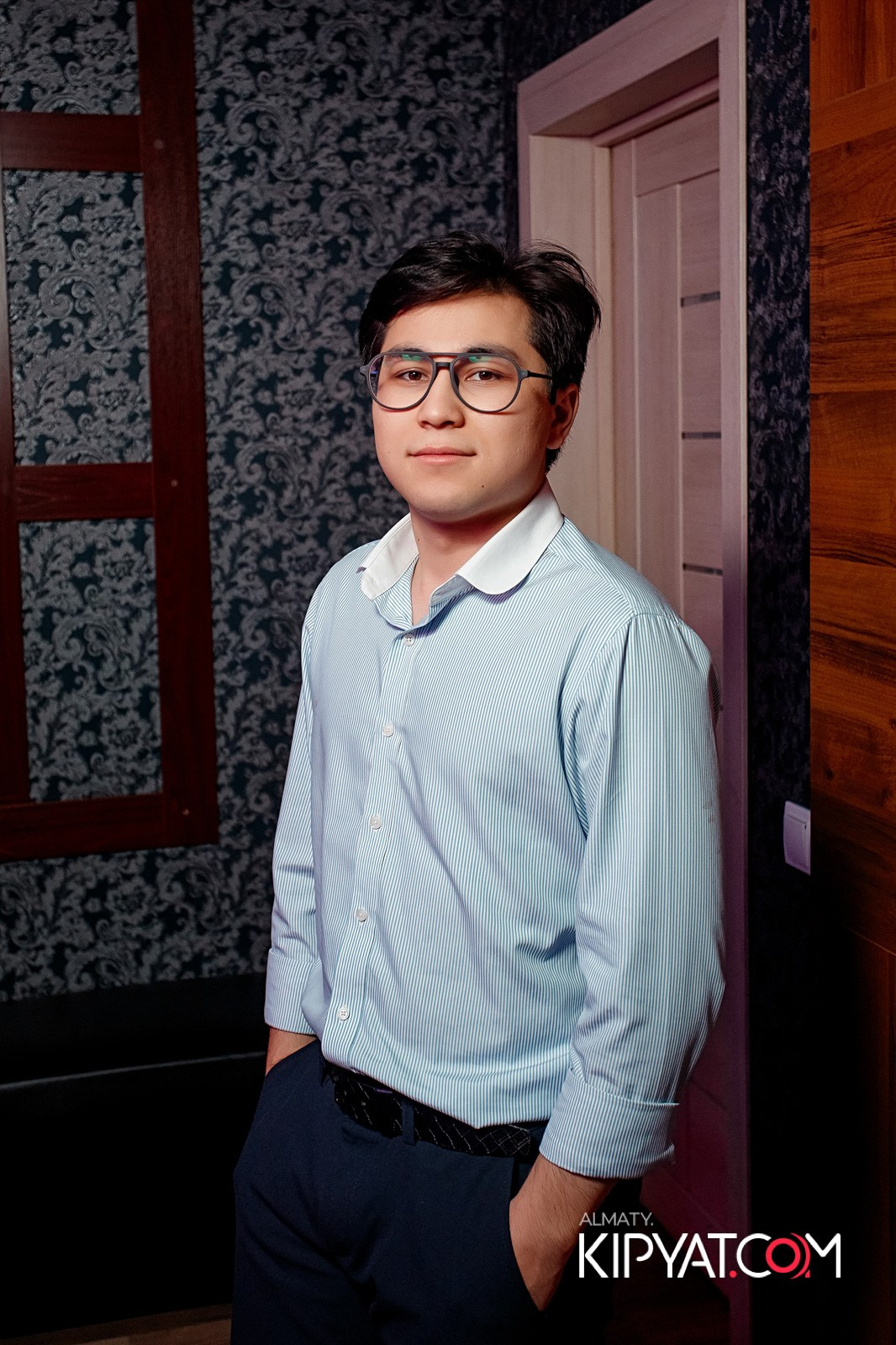 КАРАОКЕ-БАР РОЯЛЬ НА НУРМАКОВА. КИПЯТКОМ АЛМАТЫ!