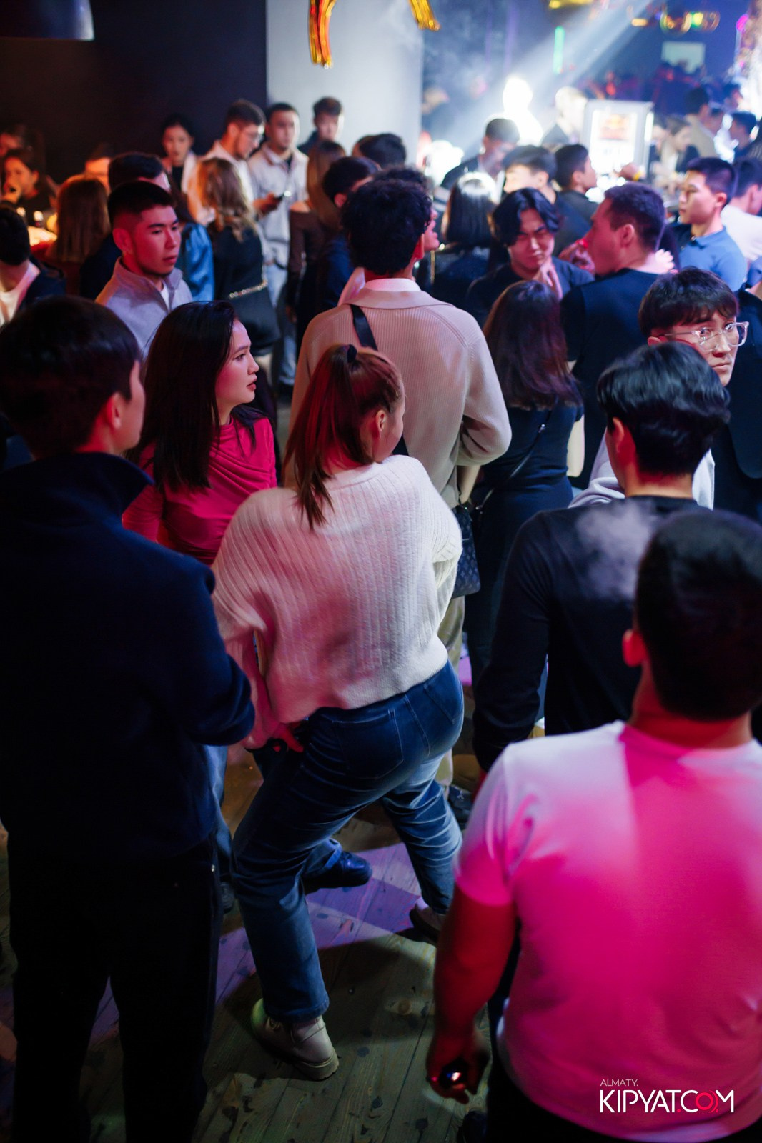 UYAT EMES BAR. КИПЯТКОМ АЛМАТЫ!