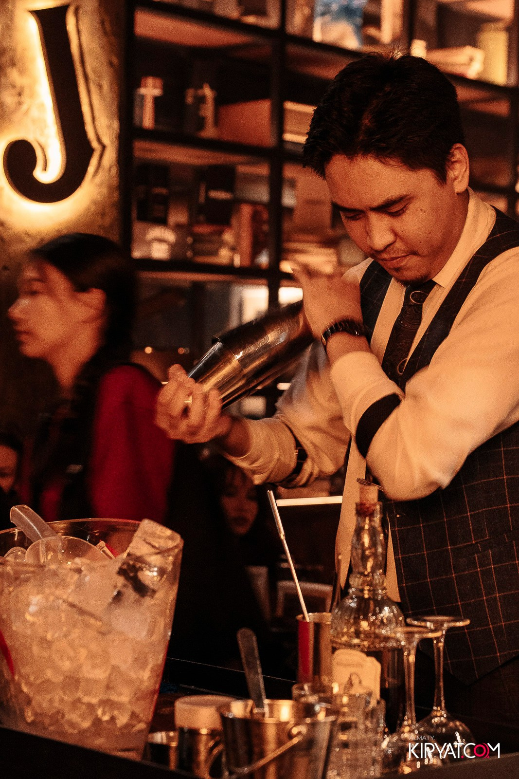 РЕСТО-БАР СКАНДАЛИСТЪ. КИПЯТКОМ АЛМАТЫ! Фотосъемка мероприятий в Алматы