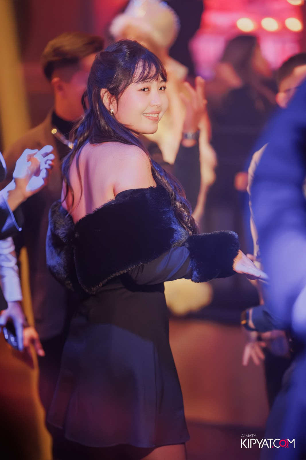 FITNESS ЁЛКА в ночном клубе SANTA BARBARA. КИПЯТКОМ АЛМАТЫ!