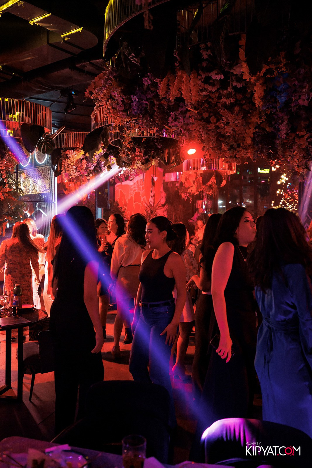 FRIENDS BAR & TERRACE. КИПЯТКОМ АЛМАТЫ!