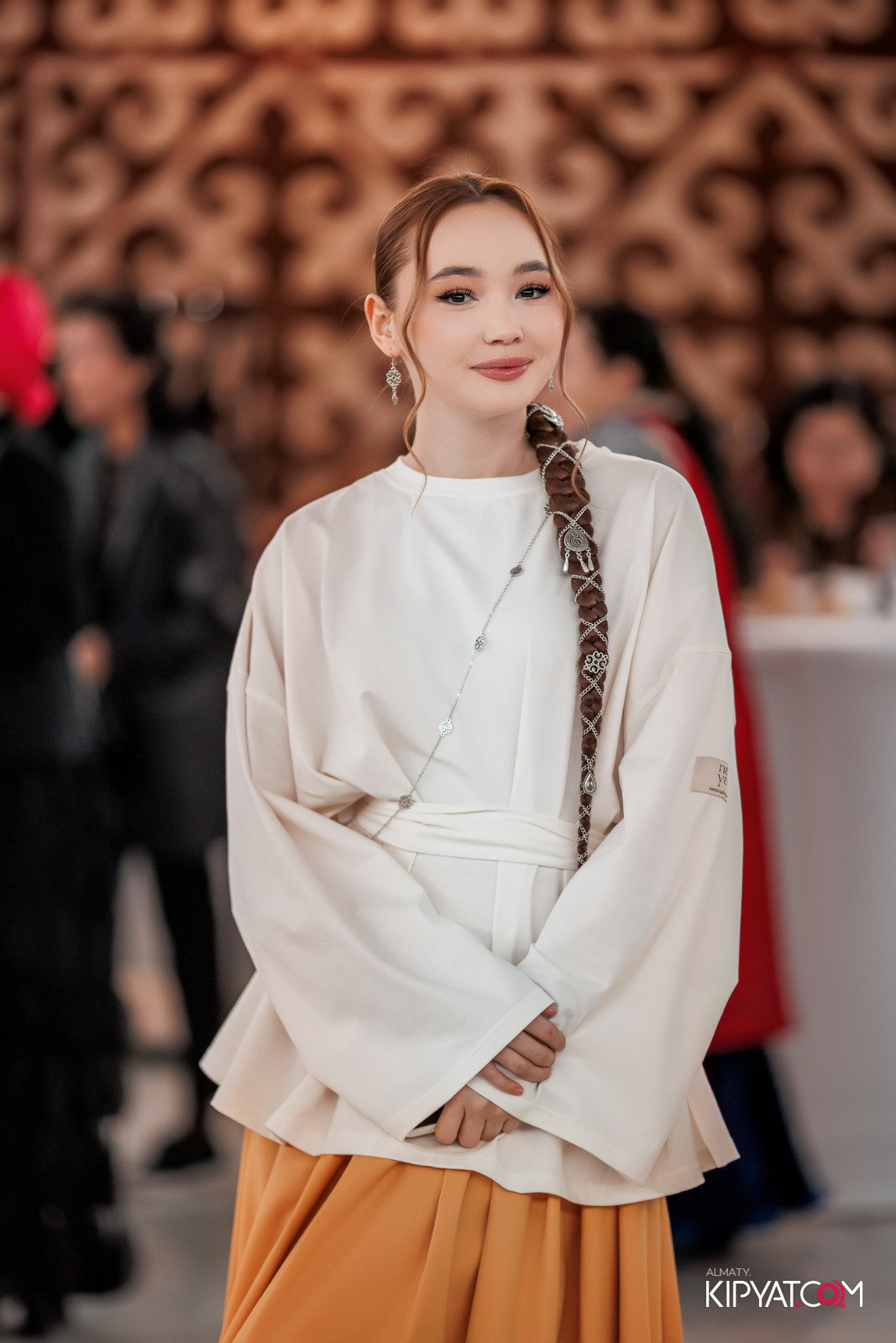 FASHION ПОКАЗ, КАЗАХСКОЙ НАЦИОНАЛЬНОЙ ОДЕЖДЫ. КИПЯТКОМ АЛМАТЫ!