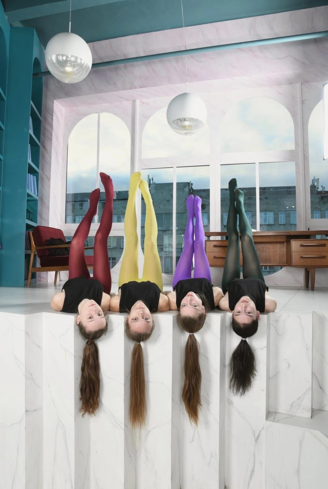 По трое-пятеро